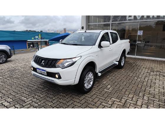 MITSUBISHI L200 TRITON 2.4 16V TURBO DIESEL GL CD 4X4 MANUAL MITSUBISHI L200 TRITON 2.4 16V TURBO DIESEL GL CD 4X4 MANUAL